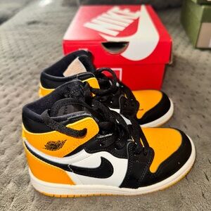 Worn 2x Jordan Dunks. Toddler size 9. Final Sale